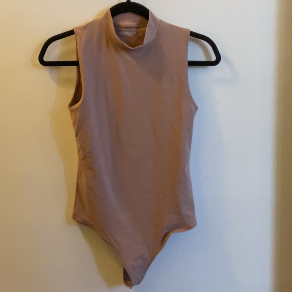 Abercrombie & Fitch Soft Mockneck Bodysuit in Brown/tan. Size small